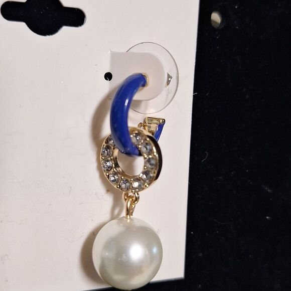 ๐On 34th Gold-Tone Pave Blue Ring & Imitation Pearl Charm C-Hoop Earrings - Picture 6 of 6